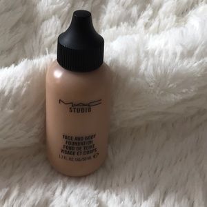 Mac foundation..80% new…color 5c